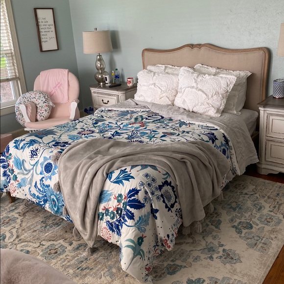 Anthropologie Other - Anthropologie velvet hollyhock quilt